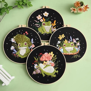 Frog Flower Embroidery Kit For Beginner | Modern Embroidery Kit with Pattern |Floral Embroidery Full Kit with Needlepoint Hoop|DIY Craft Kit