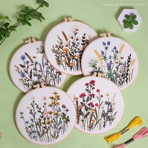 Embroidery Kit For Beginner | Modern Crewel Embroidery Kit with Pattern | Floral Embroidery Full Kit with Needlepoint Hoop| DIY Craft Kit