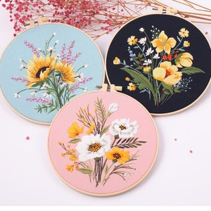 Embroidery Kit For Beginner | Modern Crewel Embroidery Kit with Pattern | Floral Embroidery Full Kit with Needlepoint Hoop| DIY Craft Kit