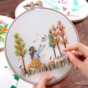 Embroidery Kit For Beginner | Modern Crewel Embroidery Kit with Pattern | Floral Embroidery Full Kit with Needlepoint Hoop| DIY Craft Kit