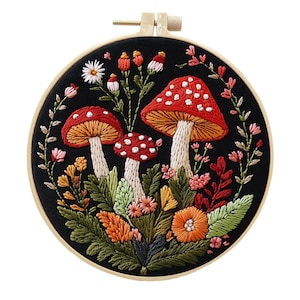 Blushing Mushroom Stickerei Kit, Handarbeitspaket, Stickmuster, Stickmuster für Anfänger, modernes Stickset, Wandkunst, Stickerei
