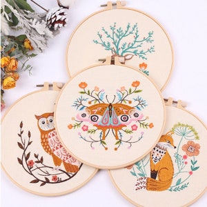 Djurbroderikit för nybörjare Modern | Räv/Fjäril/Uggla/Hjort Korsstygnskit | Enkelt handkonstblomskit | DIY-startkit med båge