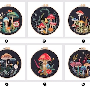 Puede incluir: Colecci&oacute;n de seis dise&ntilde;os de setas bordadas en aros de madera. Cada uno presenta una disposici&oacute;n diferente de setas y follaje coloridos sobre un fondo negro. Los aros est&aacute;n listos para colgar y a&ntilde;aden un toque de arte inspirado en la naturaleza.