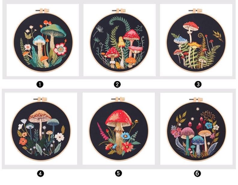 Puede incluir: Colecci&oacute;n de seis dise&ntilde;os de setas bordadas en aros de madera. Cada uno presenta una disposici&oacute;n diferente de setas y follaje coloridos sobre un fondo negro. Los aros est&aacute;n listos para colgar y a&ntilde;aden un toque de arte inspirado en la naturaleza.