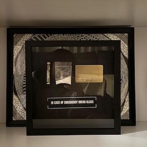 "Schwarzes Holz Dekorative Tischkunst - 25 x 25 cm ""In Case of Notfall"" Wanddekor - Einzigartige Nicht-Reale Kokain Kunst Geschenkidee."
