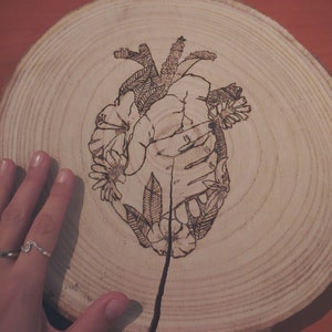 Large slice of pyrogravure wood