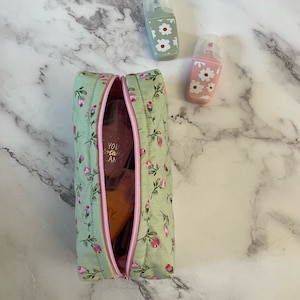 Trousse de maquillage à boutons de rose verts