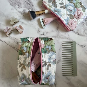 Vintage Floral Makeup Bag