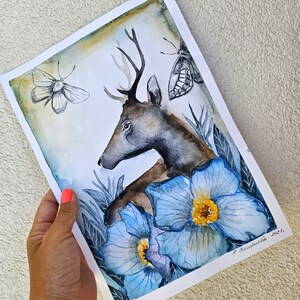 PEINTURE ORIGINALE à l'aquarelle. Le CERF aux coquelicots bleus