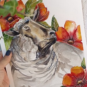 DIPINTO ORIGINALE ad acquarello. La PECORA con i fiori. Illustrazione. Decorazione da parete.