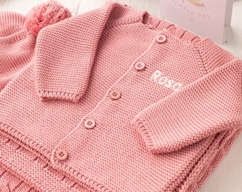 Toffee Moon Blush Pink Gepersonaliseerde Baby Girls Bubble Cardigan met geborduurde initialen of naam