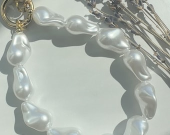 Baroque Pearl Phone Charm Chains Wrist Strap, Elegant Gift for Her Under 15, Beaded Phone Accessory, Pearl Phone Chain, Festival Accessories
