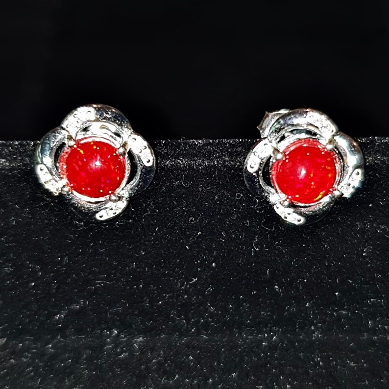 Natural Red Opal Studs,925SterlingSilver,Flower Border Design With Small Round Opal Enclosure Round CZ Surround,100/%Natural Opal,2.44Grams.