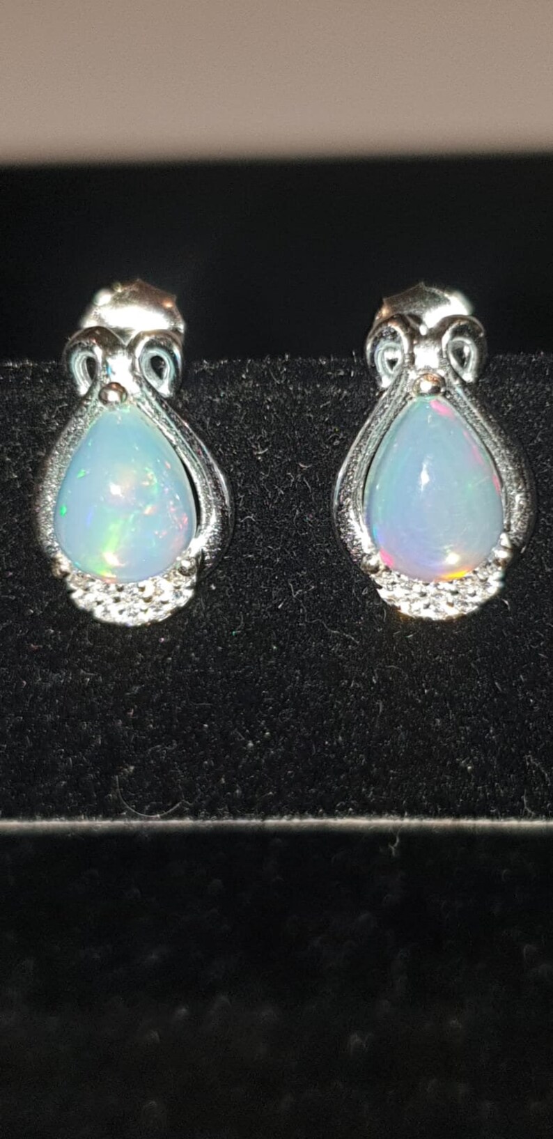Natural Wello Opal Studs,925Sterling Silver,Owl Faced Border Design With Small Drop Opal Enclosure,CZ Surround,100/% Natural Opal,2.39 Grams.