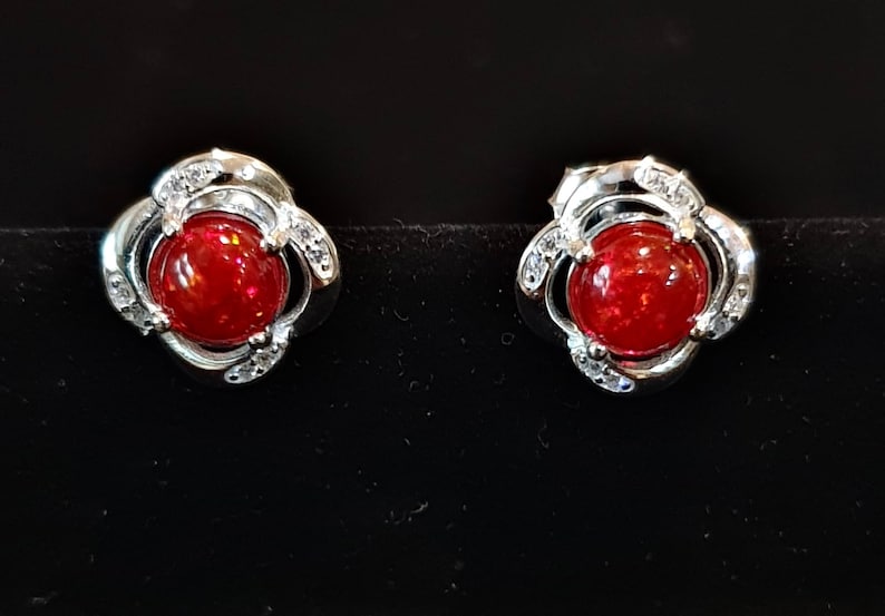 Natural Red Opal Studs,925SterlingSilver,Flower Border Design With Small Round Opal Enclosure Round CZ Surround,100/%Natural Opal,2.44Grams.