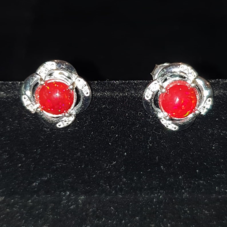 Natural Red Opal Studs,925SterlingSilver,Flower Border Design With Small Round Opal Enclosure Round CZ Surround,100/%Natural Opal,2.44Grams.