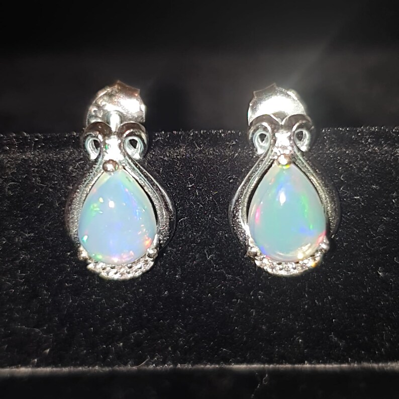 Natural Wello Opal Studs,925Sterling Silver,Owl Faced Border Design With Small Drop Opal Enclosure,CZ Surround,100/% Natural Opal,2.39 Grams.