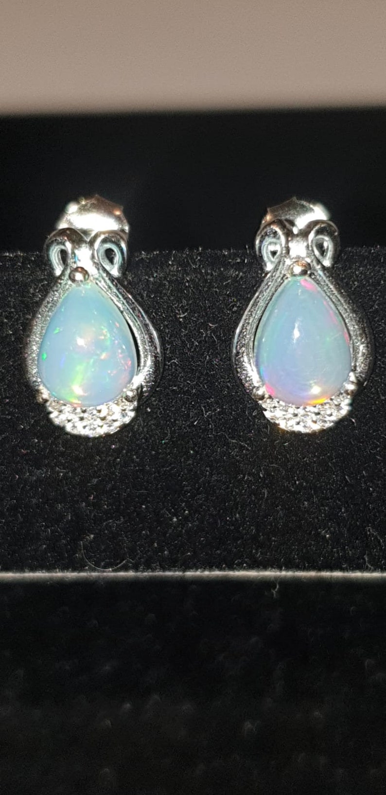 Natural Wello Opal Studs,925Sterling Silver,Owl Faced Border Design With Small Drop Opal Enclosure,CZ Surround,100/% Natural Opal,2.39 Grams.