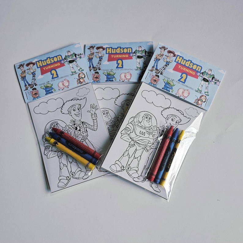 Recuerdos de fiesta de Toy Story, Mini hojas para colorear y crayones, Dos recuerdos de fiesta de "Infinito y más allá", Bolsa personalizada de recuerdos de fiesta de Toy Story imagen 1