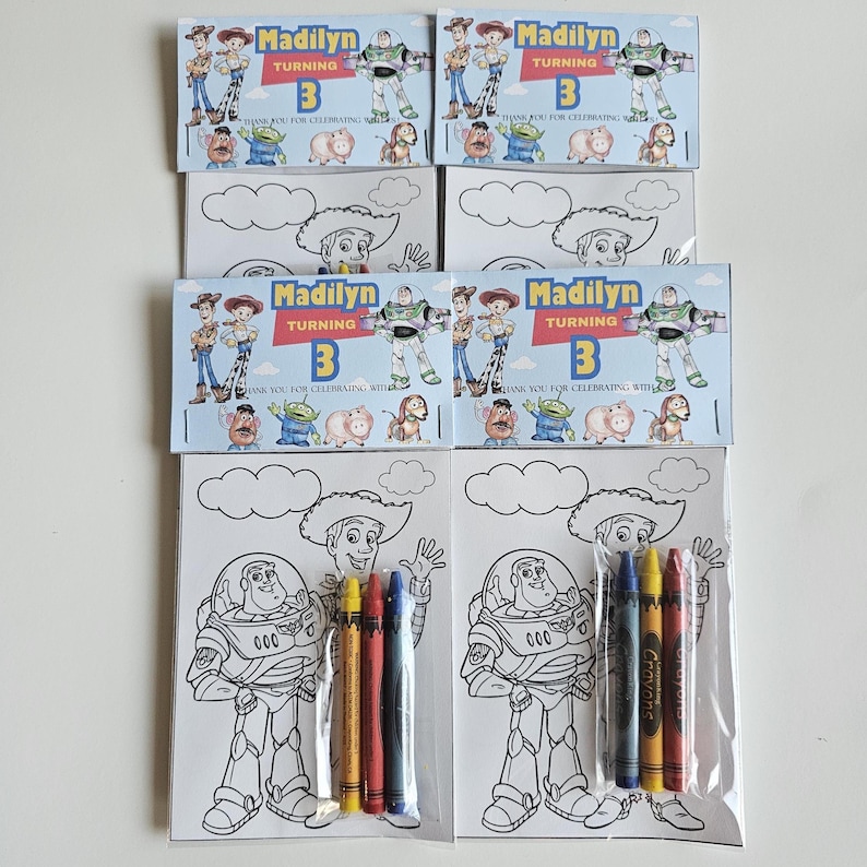Recuerdos de fiesta de Toy Story, Mini hojas para colorear y crayones, Dos recuerdos de fiesta de "Infinito y más allá", Bolsa personalizada de recuerdos de fiesta de Toy Story imagen 9