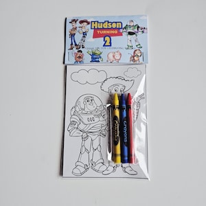 Recuerdos de fiesta de Toy Story, Mini hojas para colorear y crayones, Dos recuerdos de fiesta de "Infinito y más allá", Bolsa personalizada de recuerdos de fiesta de Toy Story imagen 3