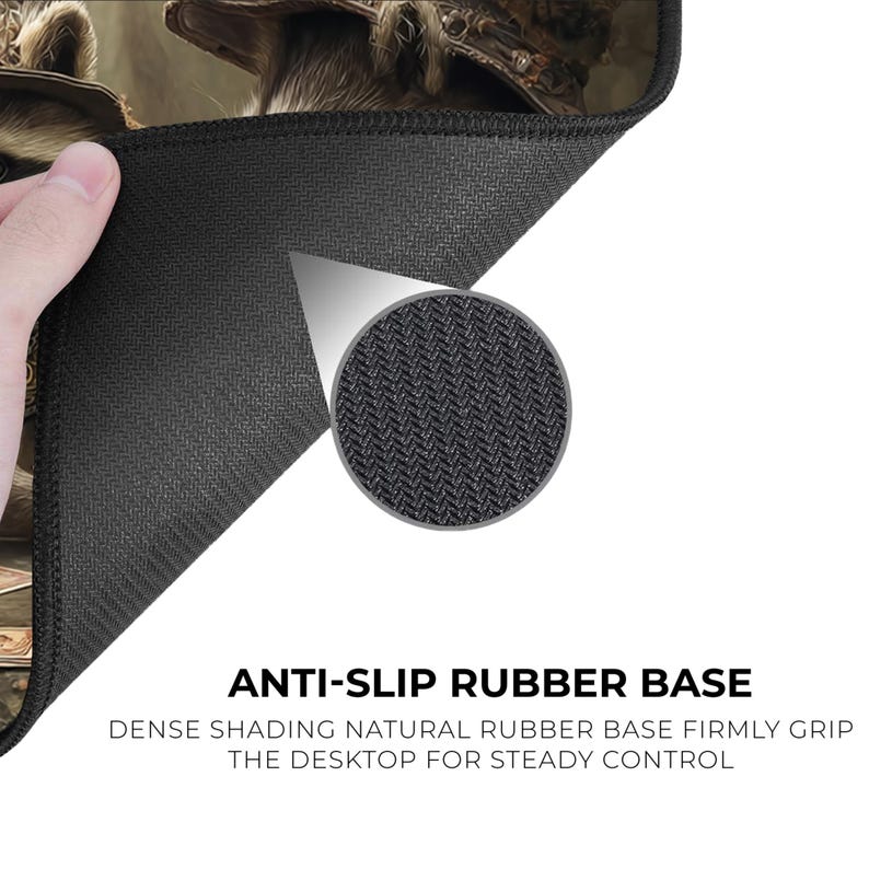 K&ouml;nnte beinhalten: Schwarzes Mauspad mit einem Nahaufnahme eines Waschb&auml;ren mit Hut. Das Mauspad hat eine rutschfeste Gummiunterseite f&uuml;r stabile Kontrolle. Der Text "ANTI-SLIP RUBBER BASE" ist sichtbar.