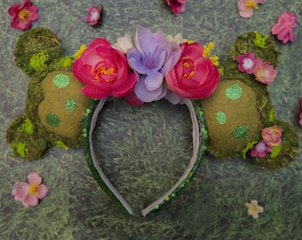Topiary Mickey and Minnie (Flower and Garden)