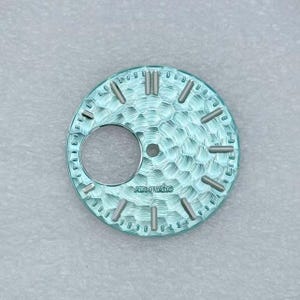 28,5 mm bikakebearbetad hamrad urtavla för NH38 NH70 skeletturverk Modifierade delar Applicerade index Flera färger Gör-det-själv-anpassad urtavla reparation sky blue silver