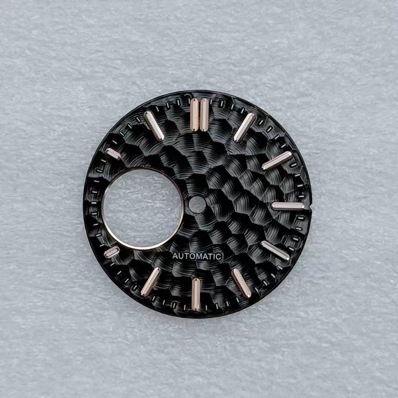 28,5 mm bikakebearbetad hamrad urtavla för NH38 NH70 skeletturverk Modifierade delar Applicerade index Flera färger Gör-det-själv-anpassad urtavla reparation black rose gold