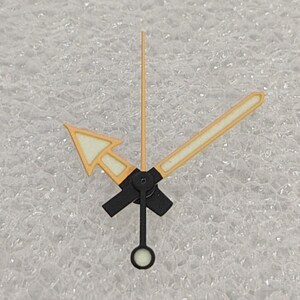 Modifiziertes Zeigerspiel Color Blocking rot, silber und grün Leuchtzeiger passend für japanische NH35/36/4R/7S mechanisches Uhrwerk E