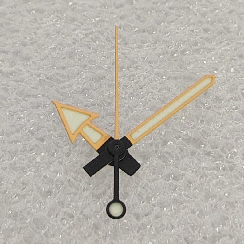 Modifiziertes Zeigerspiel Color Blocking rot, silber und grün Leuchtzeiger passend für japanische NH35/36/4R/7S mechanisches Uhrwerk E