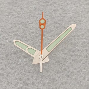 Modifiziertes Zeigerspiel Color Blocking rot, silber und grün Leuchtzeiger passend für japanische NH35/36/4R/7S mechanisches Uhrwerk B