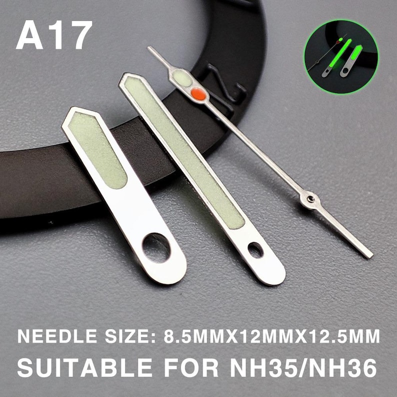 Op de afbeelding: Zilveren horlogewijzers met lichtgevende groene en rode details. De afbeelding bevat de tekst "A17" en "NEEDLE SIZE: 8.5MMX12MMX12.5MM SUITABLE FOR NH35/NH36". Geschikt voor horlogereparatie of -aanpassing.