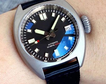 Benutzerdefinierte mechanische Titanuhr 36 mm Automatischer Pilot NH35 Bewegung Gewölbter Saphirkristall C3 Leuchtende Kundenspezifische Weihnachtsgeschenke für Er