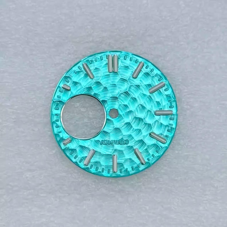 28,5 mm bikakebearbetad hamrad urtavla för NH38 NH70 skeletturverk Modifierade delar Applicerade index Flera färger Gör-det-själv-anpassad urtavla reparation blue silver