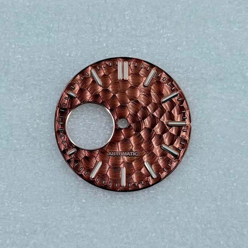 28,5 mm bikakebearbetad hamrad urtavla för NH38 NH70 skeletturverk Modifierade delar Applicerade index Flera färger Gör-det-själv-anpassad urtavla reparation coffee rose gold