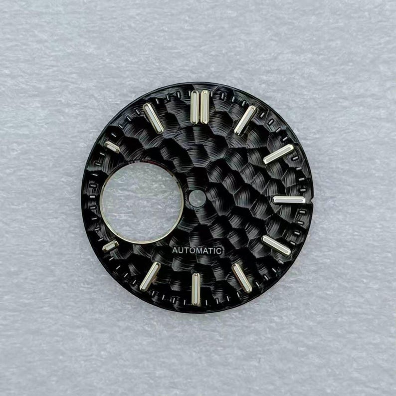 28,5 mm bikakebearbetad hamrad urtavla för NH38 NH70 skeletturverk Modifierade delar Applicerade index Flera färger Gör-det-själv-anpassad urtavla reparation black gold