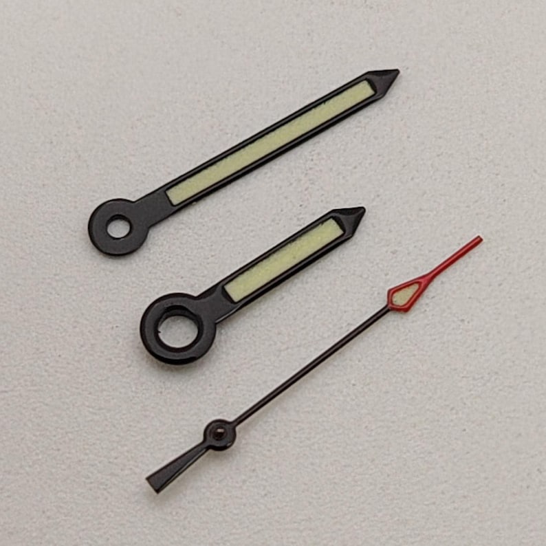 Modifiziertes Zeigerspiel Color Blocking rot, silber und grün Leuchtzeiger passend für japanische NH35/36/4R/7S mechanisches Uhrwerk Bild 17
