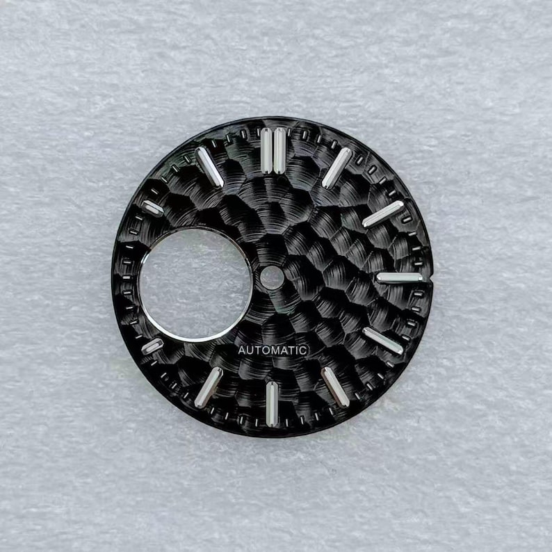 28,5 mm bikakebearbetad hamrad urtavla för NH38 NH70 skeletturverk Modifierade delar Applicerade index Flera färger Gör-det-själv-anpassad urtavla reparation black silver
