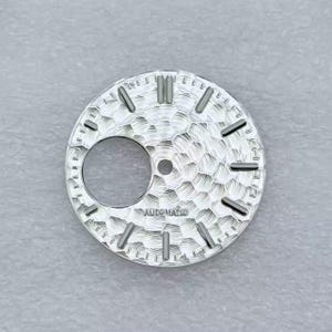 28,5 mm bikakebearbetad hamrad urtavla för NH38 NH70 skeletturverk Modifierade delar Applicerade index Flera färger Gör-det-själv-anpassad urtavla reparation white silver