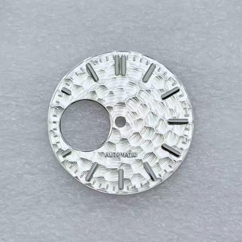 28,5 mm bikakebearbetad hamrad urtavla för NH38 NH70 skeletturverk Modifierade delar Applicerade index Flera färger Gör-det-själv-anpassad urtavla reparation white silver