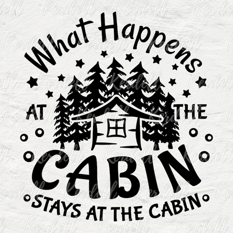 K&ouml;nnte beinhalten: Schwarzwei&szlig;es Grafikdesign mit dem Text "What Happens at the Cabin Stays at the Cabin". Das Design zeigt eine H&uuml;tte mit einem Fenster, umgeben von B&auml;umen und Sternen.