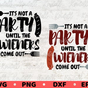 Puede incluir: Dos diseños digitales para un cartel de fiesta. El texto dice "No es una fiesta hasta que las salchichas salen." Los diseños presentan un tenedor y una salchicha.