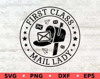Première classe Mail Lady SVG, Svg de facteur de femme drôle, mignon Mail femme cadeau svg, Postier Lady rond signe Svg Png Dxf Eps sublimation