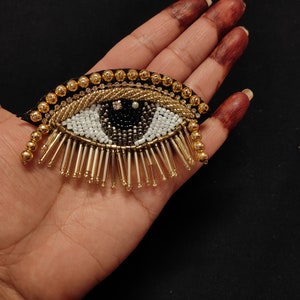 Appliques indiennes blanches, noires et dorées, conçues pour les yeux, utilisées dans différentes conceptions de plusieurs artefacts image 4