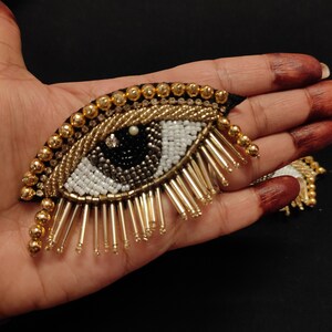 Appliques indiennes blanches, noires et dorées, conçues pour les yeux, utilisées dans différentes conceptions de plusieurs artefacts image 6