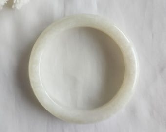57mm 半透明ホワイトネフライト 中国産翡翠バングル 天然認定 7900