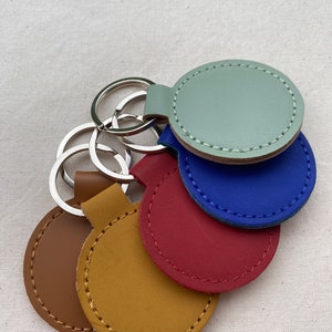 Round leather key ring to personalize