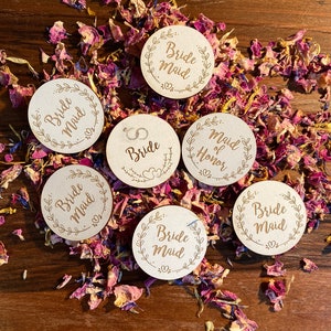 Badges bridesmaids or groomsmen