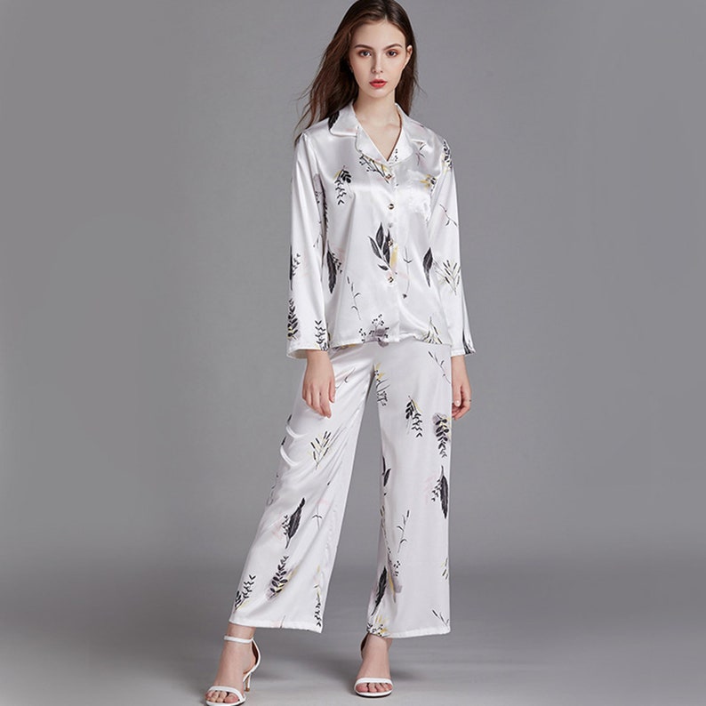 White Black Leaves Sleepwear Women Clothing Silk Printed Feathers Pajamas Soft Women Nightgown Set